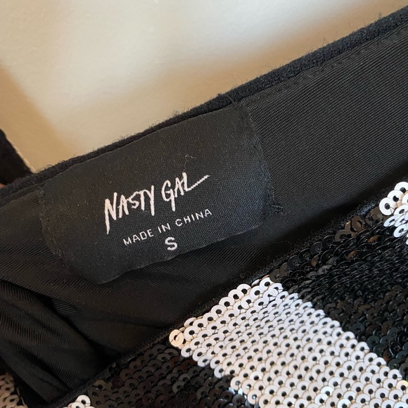 Black and white Deep V sequinned Mini dress by Nasty Gal - Picture 4 of 4